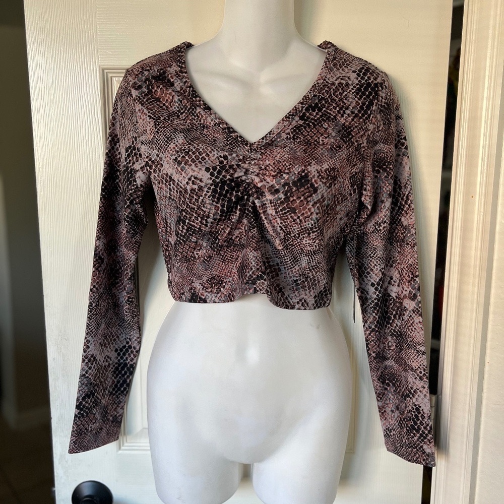 Snake Print Athletic Long Sleeve Crop Top